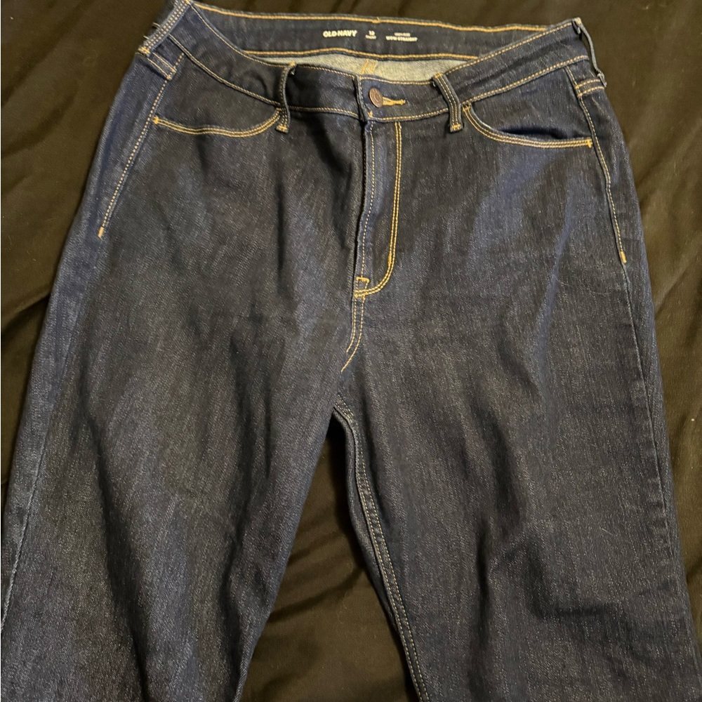 Classic Dark Blue Jeans with Contrast Stitching‎